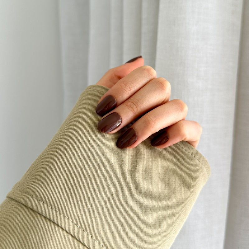 Pressing Nails Brown Oval Gel