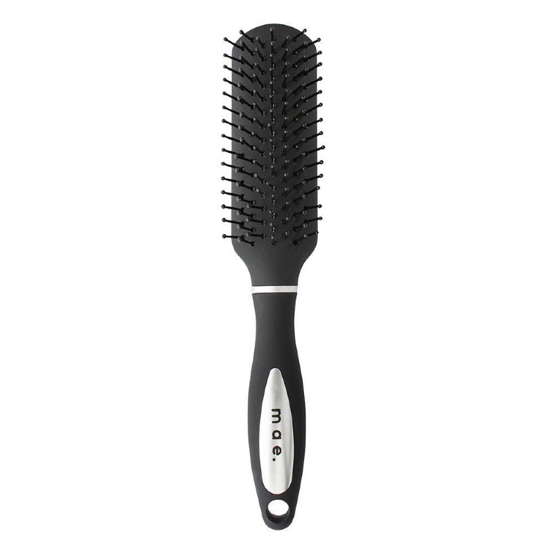 Mae. Brush Essential Grooming
