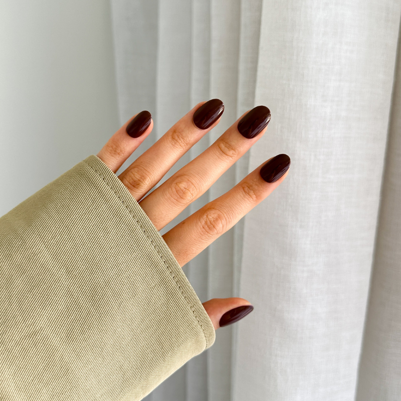 Pressing Nails Brown Oval Gel