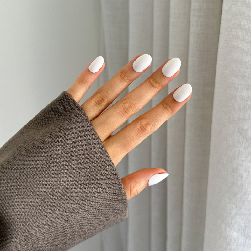Pressing Nails White Oval Gel